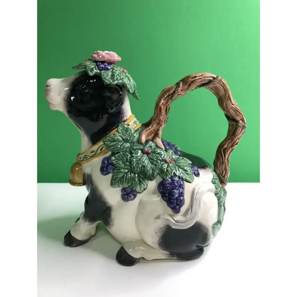 1994 Fitz & Floyd HEIDI HOLSTEIN TEAPOT Pitcher 35 oz Cow Giftware Grapevine Lid